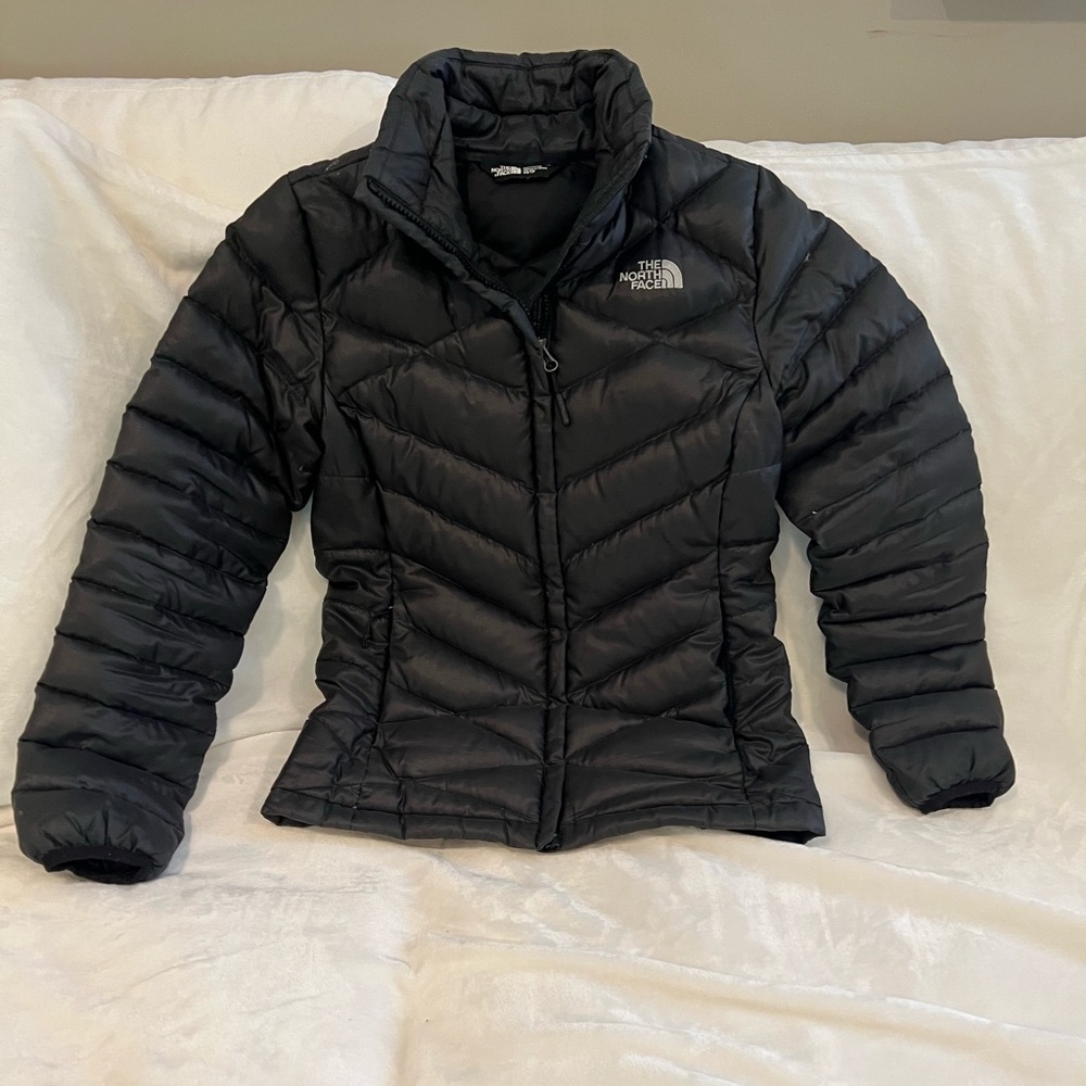 Women’s North Face 550, size XS black puffer winter coat, excellent condition